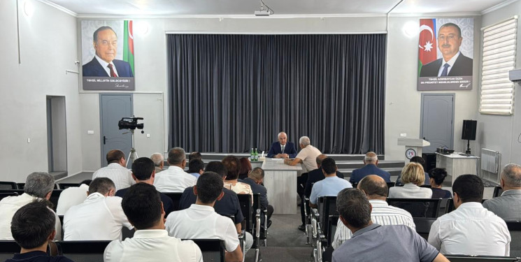 Nərimanov rayonunda Rayon İcra Hakimiyyətinin başçısı Ramiz Həsənovun sakinlərlə növbəti səyyar qəbulu keçirildi.